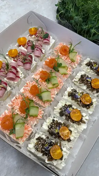 Бокс с закусочными мини чизкейками